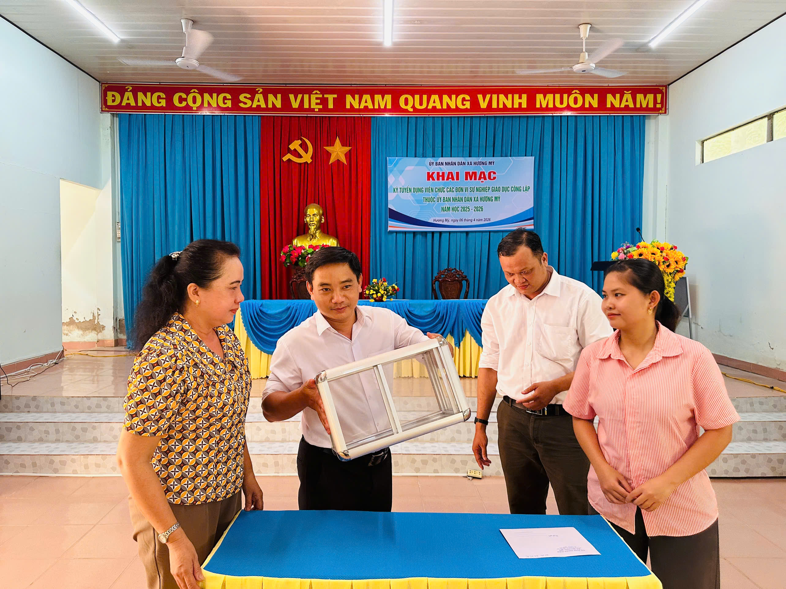 HƯƠNG MỸ TỔ CHỨC KHAI MẠC KỲ TUYỂN DỤNG VIÊN CHỨC CÁC ĐƠN VỊ SỰ NGHIỆP GIÁO DỤC CÔNG LẬP NĂM HỌC 2025-2026