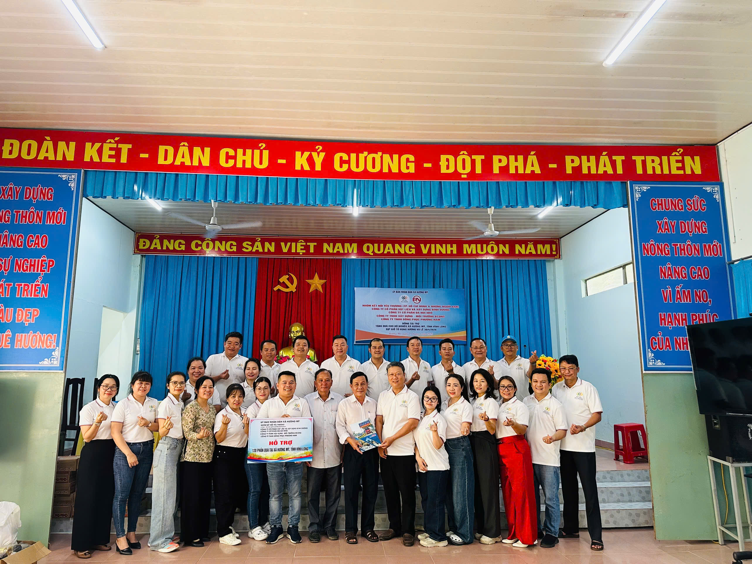 HƯƠNG MỸ TỔ CHỨC TRAO TẶNG 120 PHẦN QUÀ CHO HỘ GIA ĐÌNH CÓ HOÀN CẢNH KHÓ KHĂN