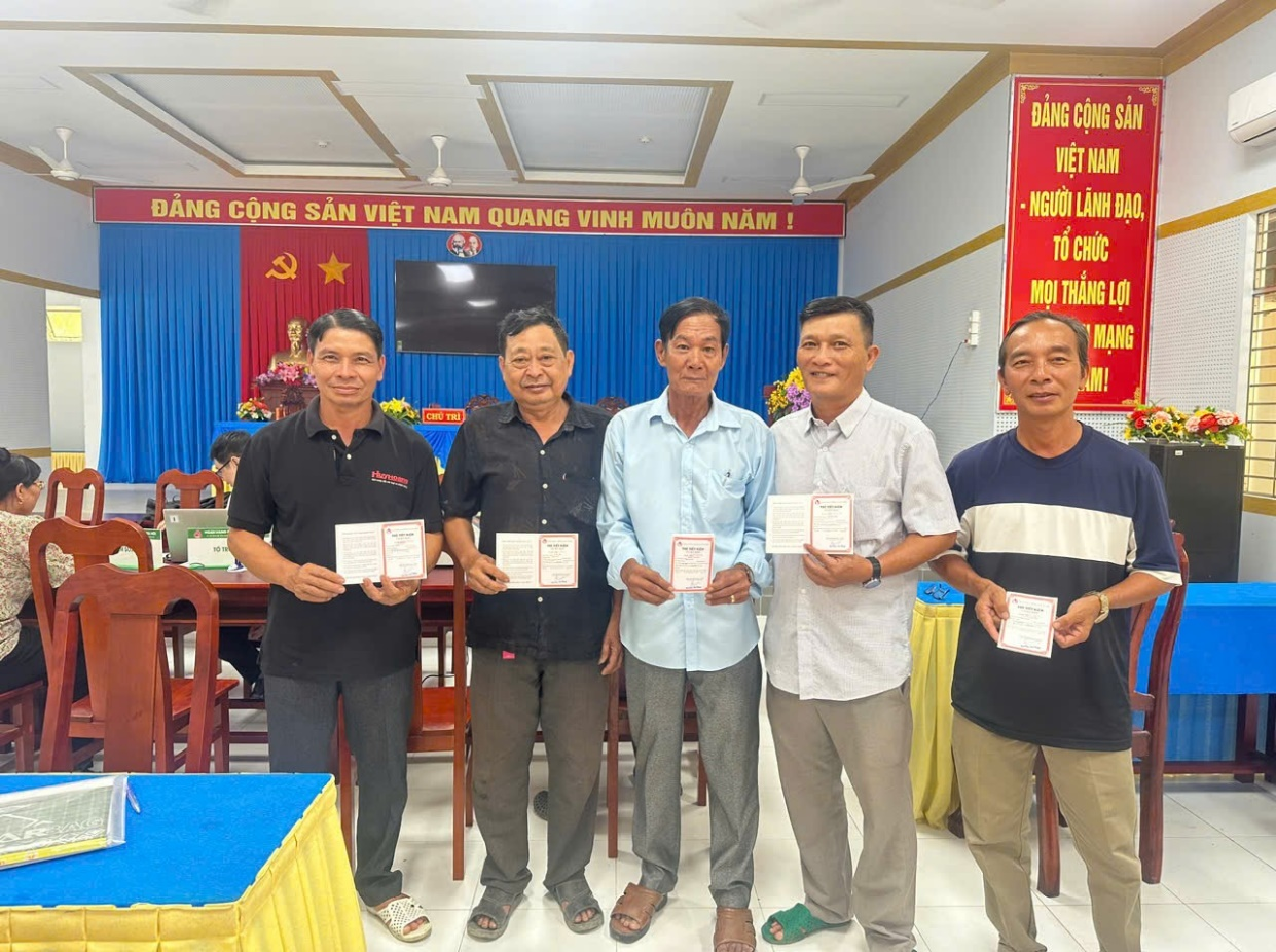 HỘI NÔNG DÂN XÃ HƯƠNG MỸ VẬN ĐỘNG HỘI VIÊN CHUNG TAY GỬI TIẾT KIỆM