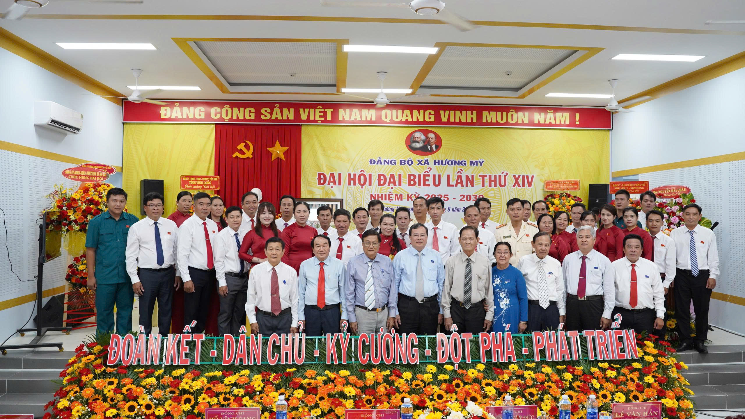 Đại hội Đại biểu Đảng bộ xã Hương Mỹ lần thứ XIV, nhiệm kỳ 2025-2030 diễn ra thành công tốt đẹp